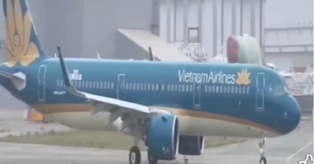 Thực hư chiếc máy bay A321 của Vietnam Airlines bị biến dạng