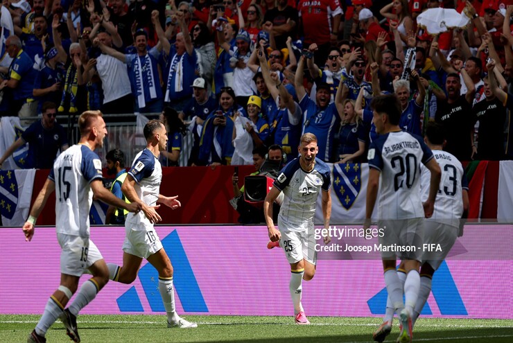 Tuyệt chiêu phạt góc của Arsenal đã tới World Cup: Bosnia thành công với "cao kều" 1m93