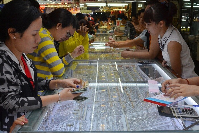 Giá vàng hôm nay tiếp tục nóng lên