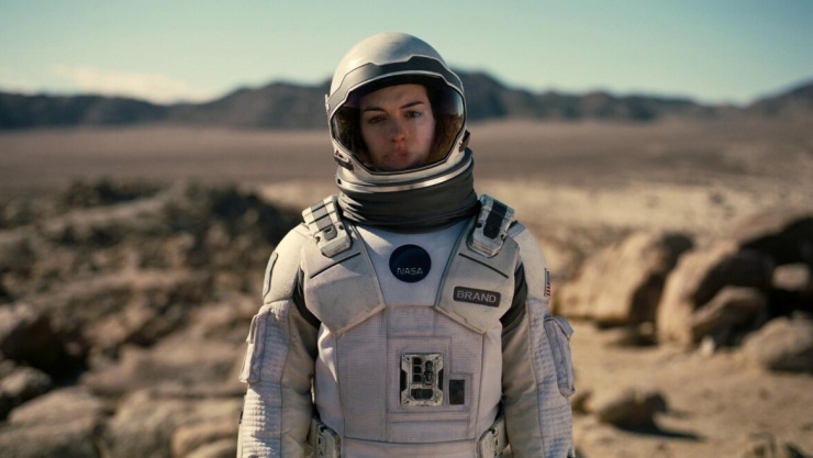 Hathaway ghi dấu ấn trong "Interstellar", một trong những bộ phim khoa học viễn tưởng thành công nhất của Christopher Nolan.