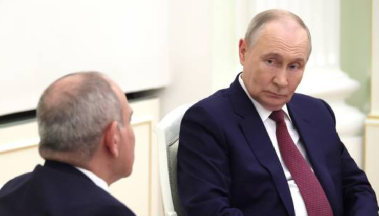 Tổng thống Nga Vladimir Putin tham dự cuộc gặp với Thủ tướng Armenia Nikol Pashinyan tại Điện Kremlin ở Moscow, Nga hôm 1/4/2026. Ảnh: Sputnik.