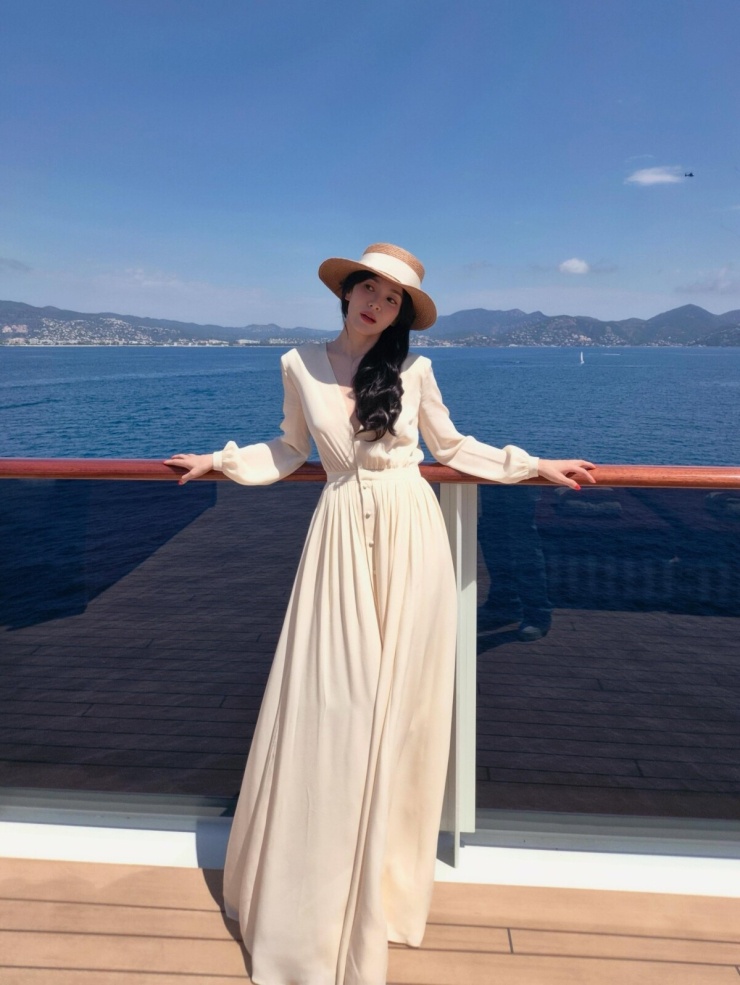 Song Hye Kyo du ngoạn trên thuyền buồm lớn nhất thế giới - 1