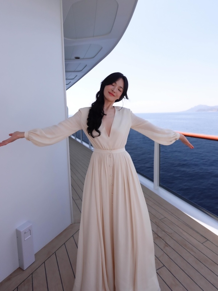 Song Hye Kyo du ngoạn trên thuyền buồm lớn nhất thế giới - 2