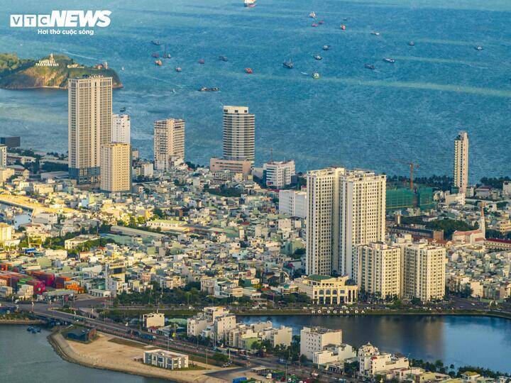"Phát triển du lịch đòi hỏi sự tỉ mỉ, tận tâm trong từng khâu phục vụ và từng chi tiết nhỏ liên quan đến trải nghiệm của du khách", ông Phạm Anh Tuấn chỉ đạo.