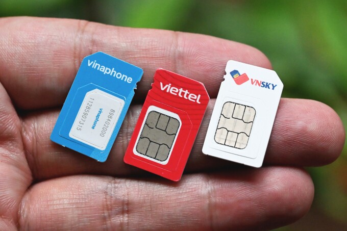 Thẻ SIM của một số nhà mạng di động. Ảnh: Trọng Đạt