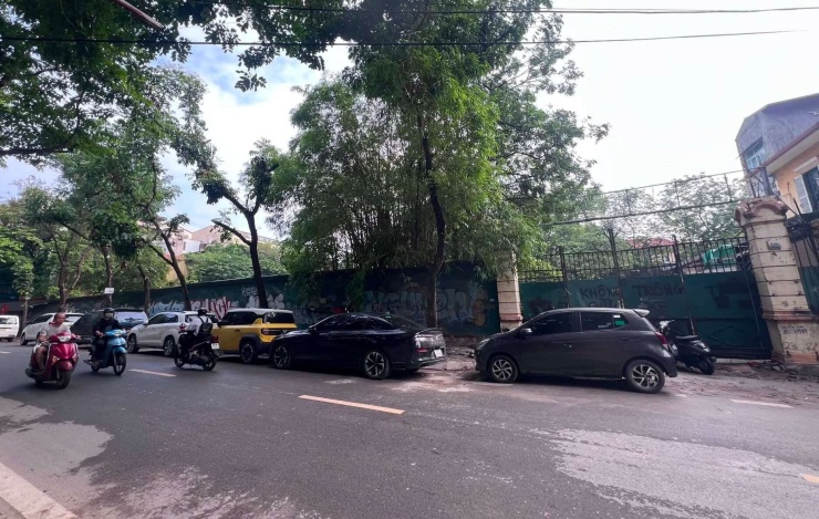 Khu đất tại số 18 phố Cao Bá Quát, phường Điện Biên, quận Ba Đình (nay là phường Ba Đình)&nbsp;thực hiện dự án đầu tư xây dựng khách sạn 5 sao. Ảnh: Sông Bùi