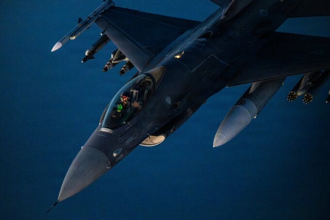 Tiêm kích F-16 của Mỹ tuần tra ở Trung Đông ngày 13/6. Ảnh: CENTCOM