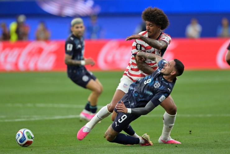 Nhà ngoại giao Mỹ vỡ òa khi đội nhà thắng đậm Paraguay tại World Cup - 6