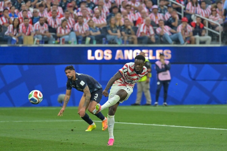 Nhà ngoại giao Mỹ vỡ òa khi đội nhà thắng đậm Paraguay tại World Cup - 8