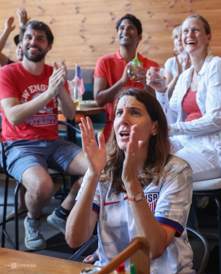 Nhà ngoại giao Mỹ vỡ òa khi đội nhà thắng đậm Paraguay tại World Cup - 9