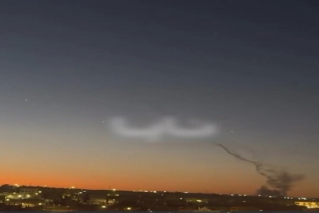 Video ghi cảnh tên lửa Iran xuyên thủng lưới phòng không Patriot tại Jordan gây chú ý