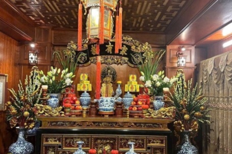Xoay hướng bàn thờ: Chọn "hướng nhìn" hay "tựa lưng" để đón may và tránh rước họa vào nhà?
