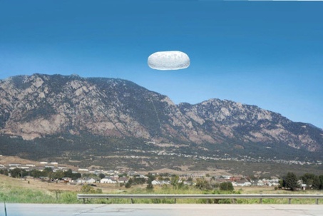 Mỹ tung bằng chứng chấn động về UFO "hình củ khoai tây" lơ lửng trên núi quân sự