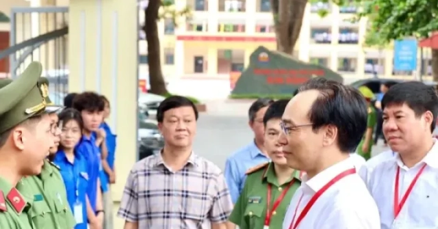 Công an đang xác minh trường hợp thí sinh dùng điện thoại nhờ AI giải đề