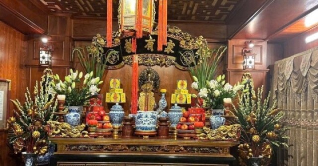 Xoay hướng bàn thờ: Chọn "hướng nhìn" hay "tựa lưng" để đón may và tránh rước họa vào nhà?