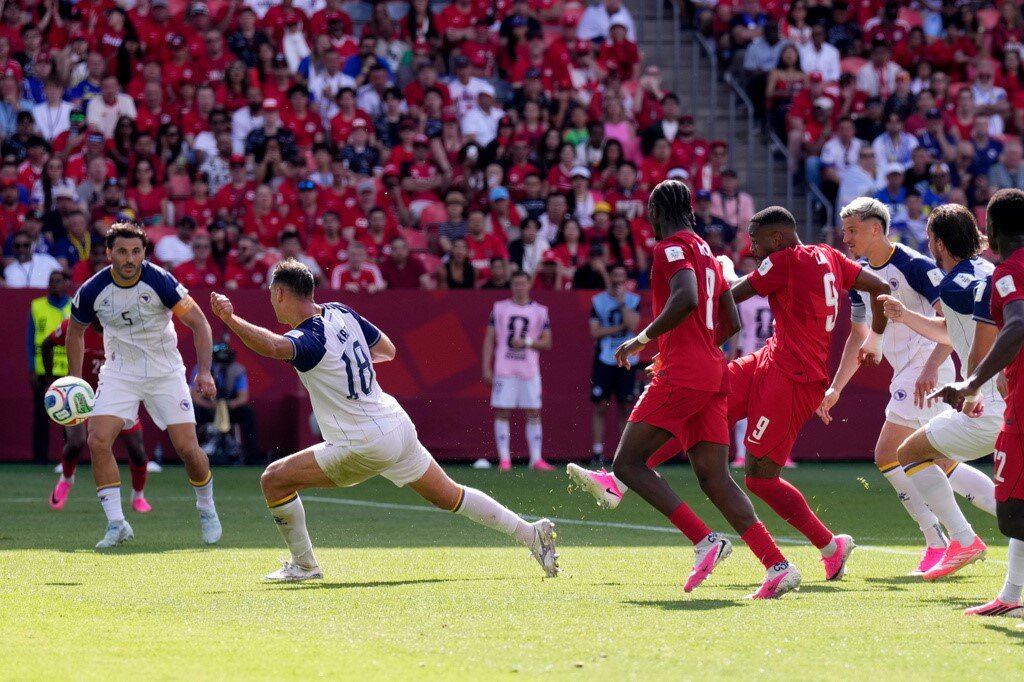 Trực tiếp bóng đá Canada - Bosnia: Hú hồn phút 90+6 (World Cup) (Hết giờ) - 9