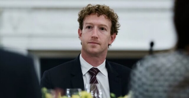 Facebook sập toàn cầu, Mark Zuckerberg "bốc hơi...