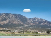 Mỹ tung bằng chứng chấn động về UFO "hình củ khoai tây" lơ lửng trên núi quân sự