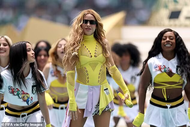 Thuyết âm mưu về Shakira tại World Cup - 2