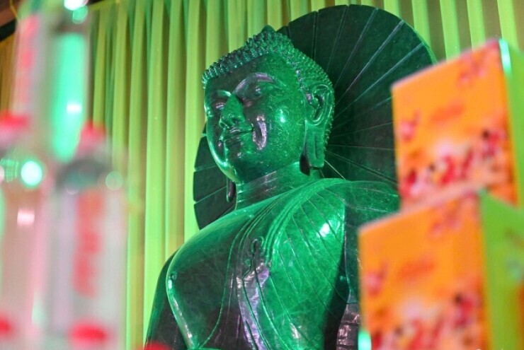 Ngắm tượng Phật bằng ngọc bích nguyên khối lớn nhất Việt Nam tại chùa Quỳnh Lâm