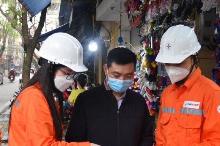 EVNHANOI ‘bật mí’ cách dùng điều hòa tiết kiệm mà vẫn đủ mát trong những ngày hè nắng nóng