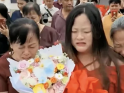 Đoàn tụ gia đình sau 22 năm bỏ nhà đi vì làm vỡ chai sữa tắm