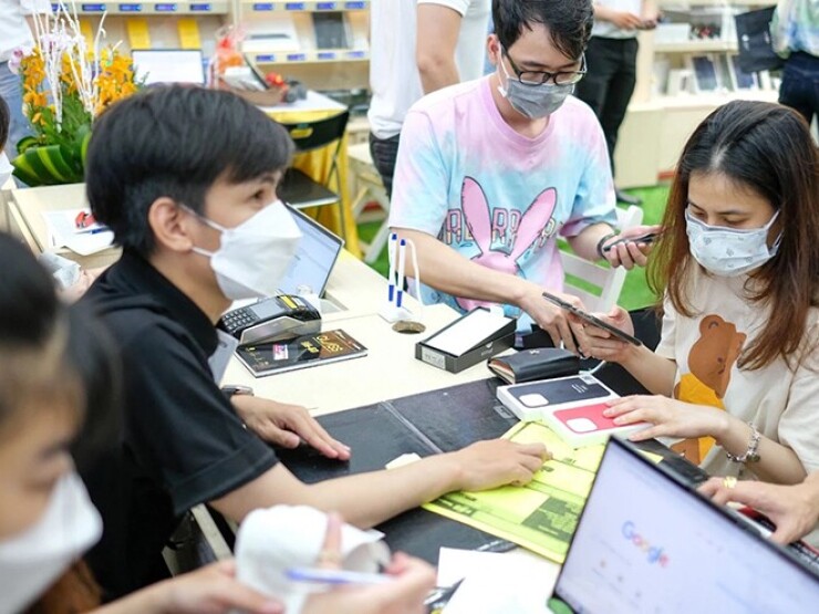 Cảnh báo thói quen mua phụ kiện giá rẻ của người dùng smartphone