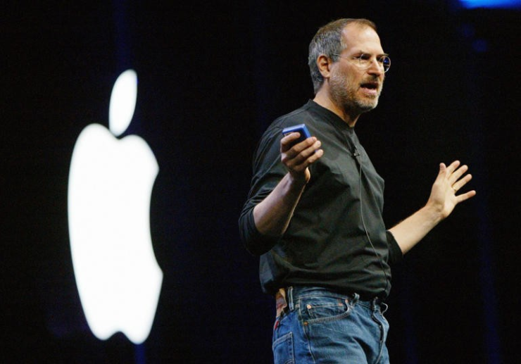 Steve Jobs bán xe để theo đuổi đam mê. Ảnh: Staff