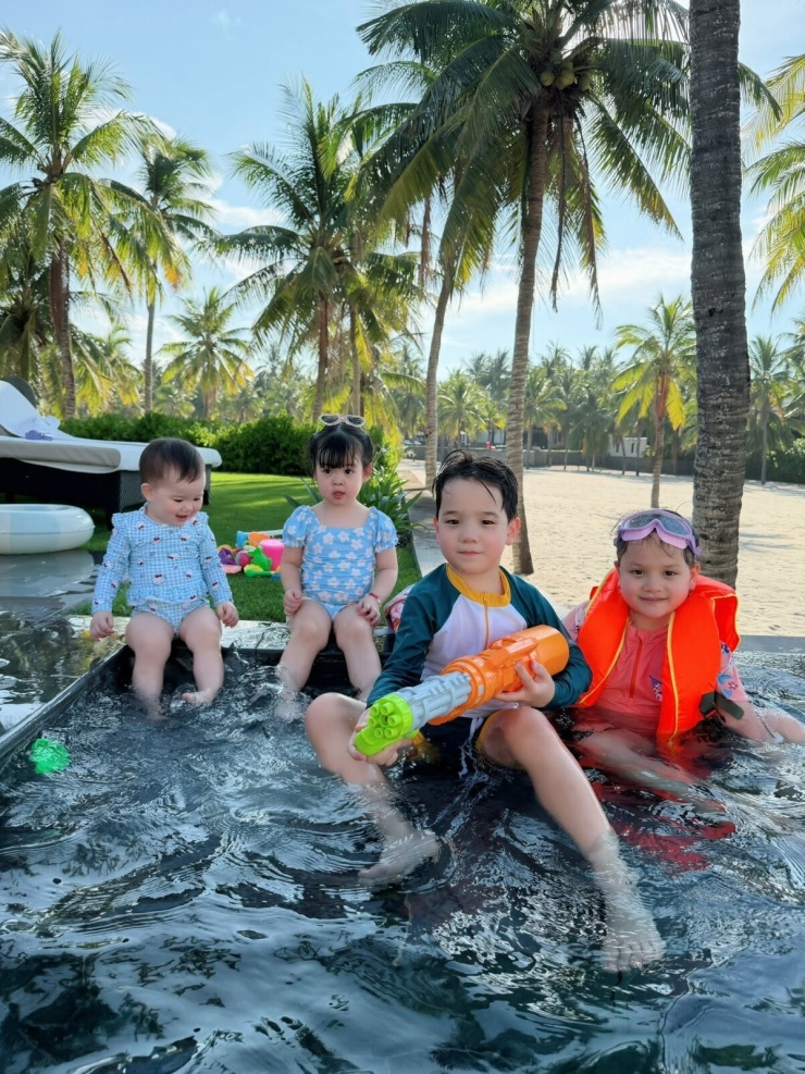 Ảnh sao 14/6: Con gái Đỗ Mỹ Linh đi bơi cùng anh chị họ - 1