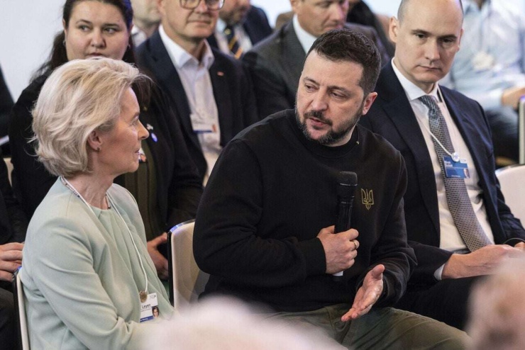 Tổng thống Ukraine Zelensky trong lần gặp Chủ tịch EU. Ảnh AP