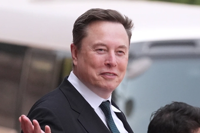 Elon Musk có 1.100 tỷ USD khi giá trị SpaceX vượt 2.000 tỷ USD. Ảnh: AP
