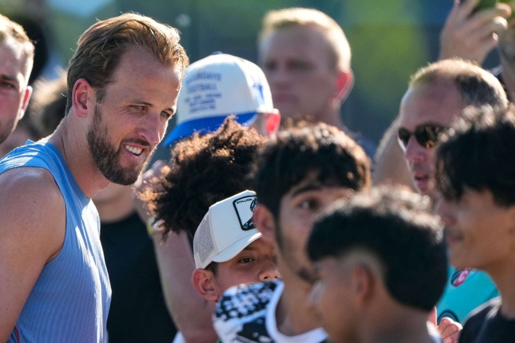 Harry Kane và đồng đội hoảng loạn vì bị mất trộm đồ. Ảnh: AP.