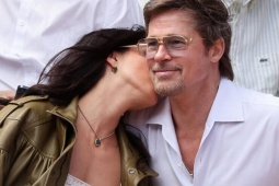Đòn giáng mạnh vào Brad Pitt