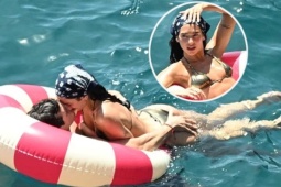 Dua Lipa quấn quýt chồng trong tuần trăng mật