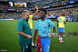 Vinicius ẵm giải Cầu thủ xuất sắc nhất, kêu gọi Brazil tiến bộ để chinh phục World Cup