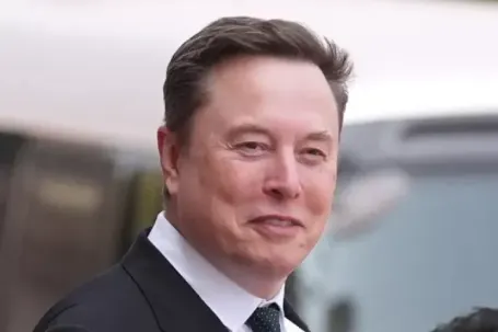 Elon Musk thành tỷ phú nghìn tỷ USD đầu tiên