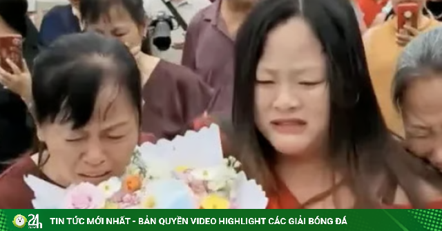 Đoàn tụ gia đình sau 22 năm bỏ nhà đi vì làm vỡ chai sữa tắm