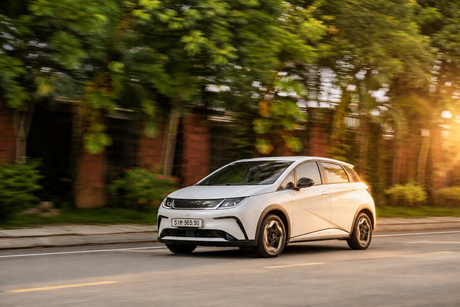 Xe có thể di chuyển quãng đường tối đa 435km sau mỗi lần sạc đầy (tiêu chuẩn NEDC).