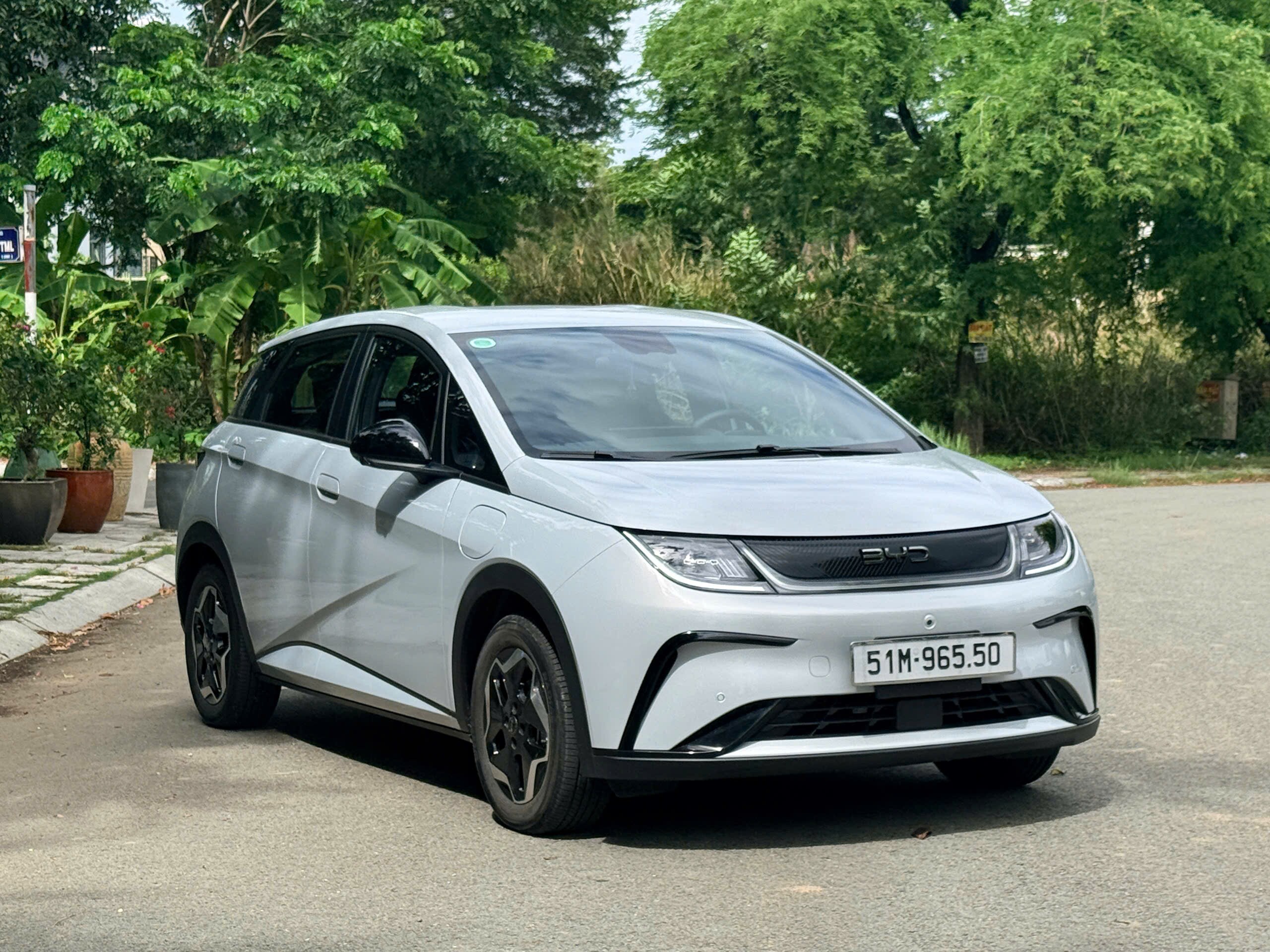 Xe được điều chỉnh đáng kể về kích thước chiều dài tổng thể của xe đạt 4.290 mm, tăng thêm 165 mm.