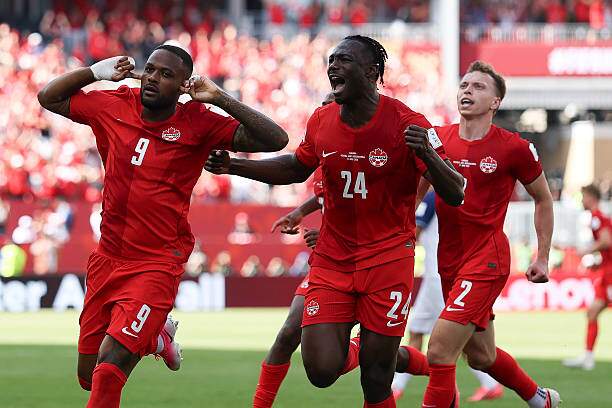 Canada đá pressing rất rát đúng như phong cách của HLV Jesse Marsch, phong cách đặc trưng của các CLB thuộc Red Bull như Leipzig hay Leeds