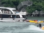 CLIP: Tàu du lịch đâm chìm tàu vỏ gỗ trên vịnh Lan Hạ, một phụ nữ tử vong