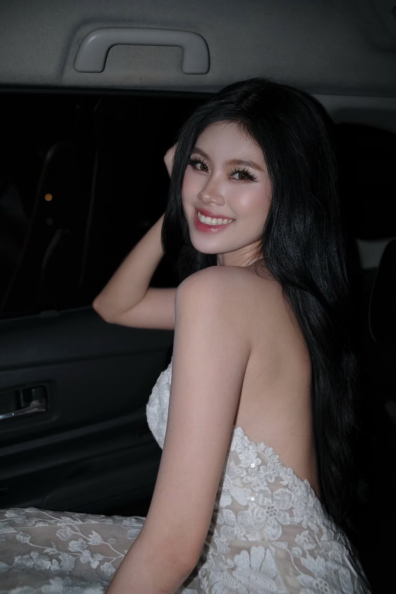 Á hậu, ca sĩ và người đẹp IELTS 8.0 thi Miss Grand Vietnam - 16