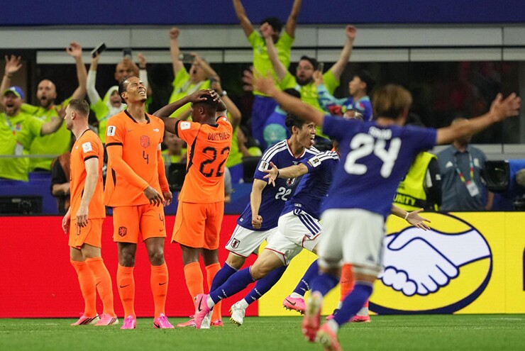 Nhật Bản khiến Hà Lan ôm hận: Bản lĩnh "Samurai xanh", Koeman mắc sai lầm
