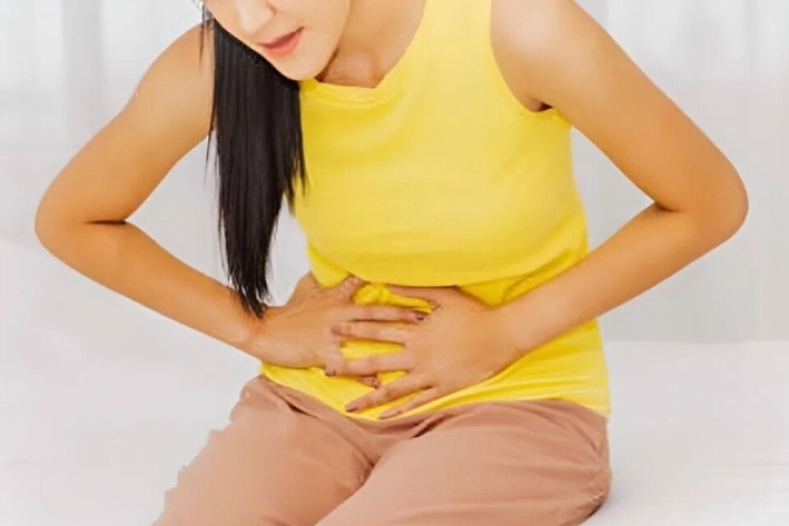 Nhịn 6 ngày rồi ăn 'xả' một ngày mỗi tuần, cô gái bị viêm tụy cấp