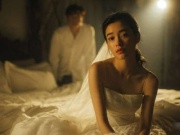 Cưới gái quê hiền dịu, đêm tân hôn, vừa chạm vào người vợ, cô ấy đã cười lăn lộn khiến tôi hết hồn