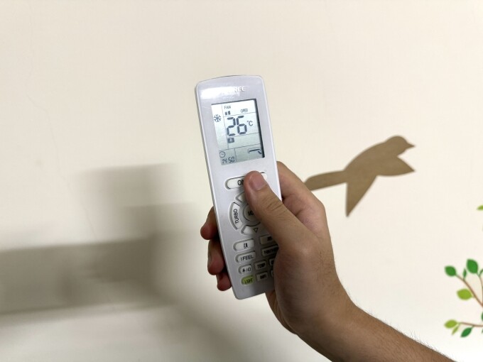 Bên cạnh việc lập quỹ dự phòng tiền điện, gia đình chị Thùy Trang ở Hà Nội luôn bật điều hòa ở mức 26 độ C theo khuyến nghị để tiết kiệm điện. Ảnh: Nhân vật cung cấp