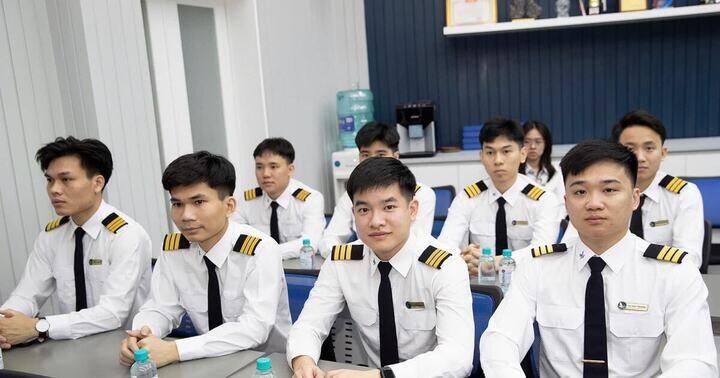 Học ngành gì để có thu nhập 100 triệu đồng/tháng? (Ảnh minh họa)