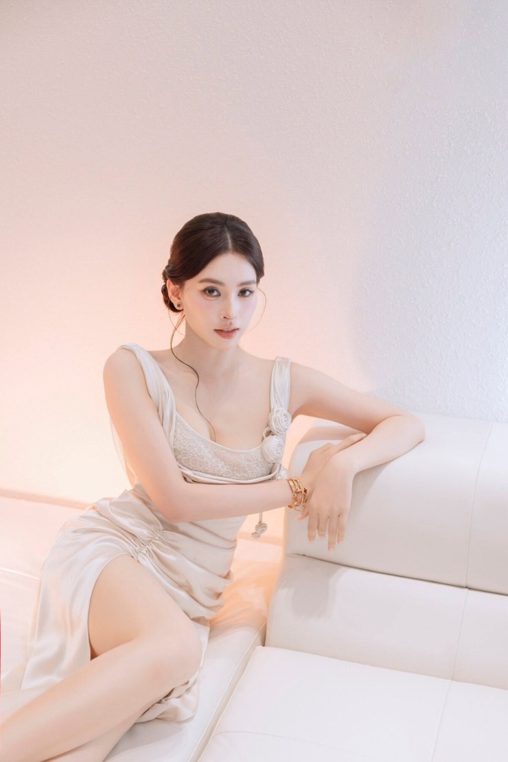 Ảnh sao 15/6: Thanh Trúc thử váy cưới - 4