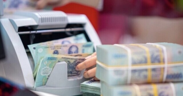 Tiền gửi của người dân vào ngân hàng lập kỷ lục, vượt 10,5 triệu tỷ đồng