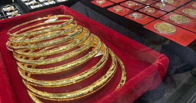 Giá vàng hôm nay (15/6): Tiếp tục tăng mạnh